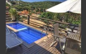 Casa em Buzios com piscina e vista dentro de condominio